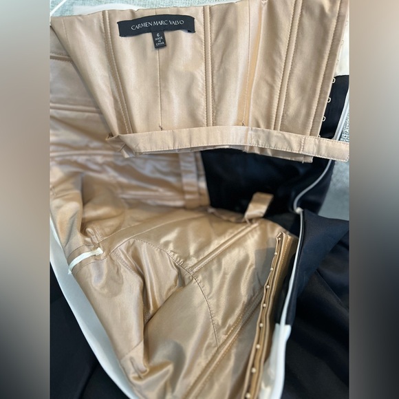 Carmen Marc Valvo Gown - Picture 5 of 10